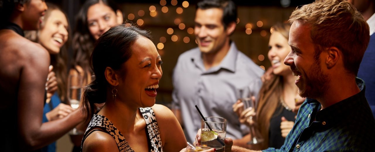 Das ist der Cocktailparty-Effekt